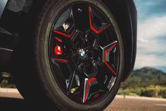 BMW XM Label Red. Výkonnejšie, exkluzívnejšie, extravagantnejšie.