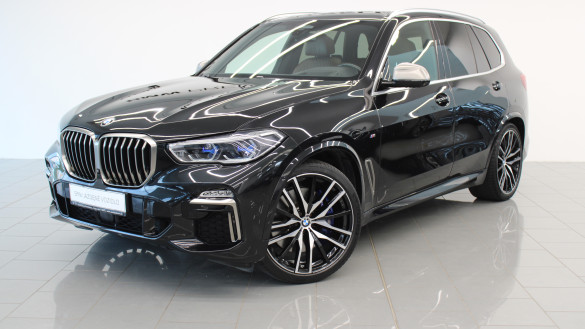 BMW X5 M50i 