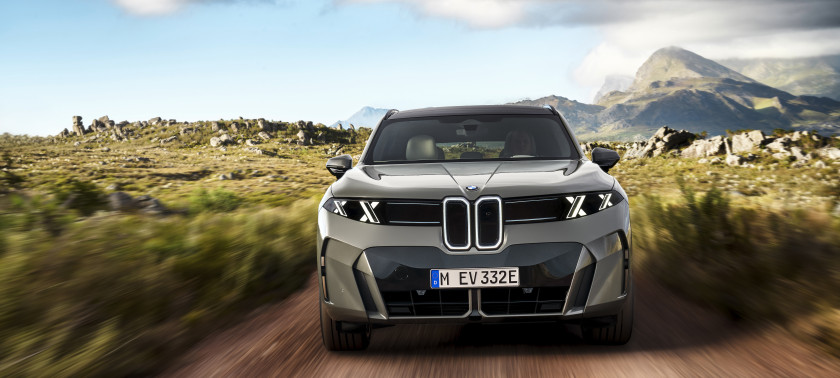 NOVÉ BMW X5.